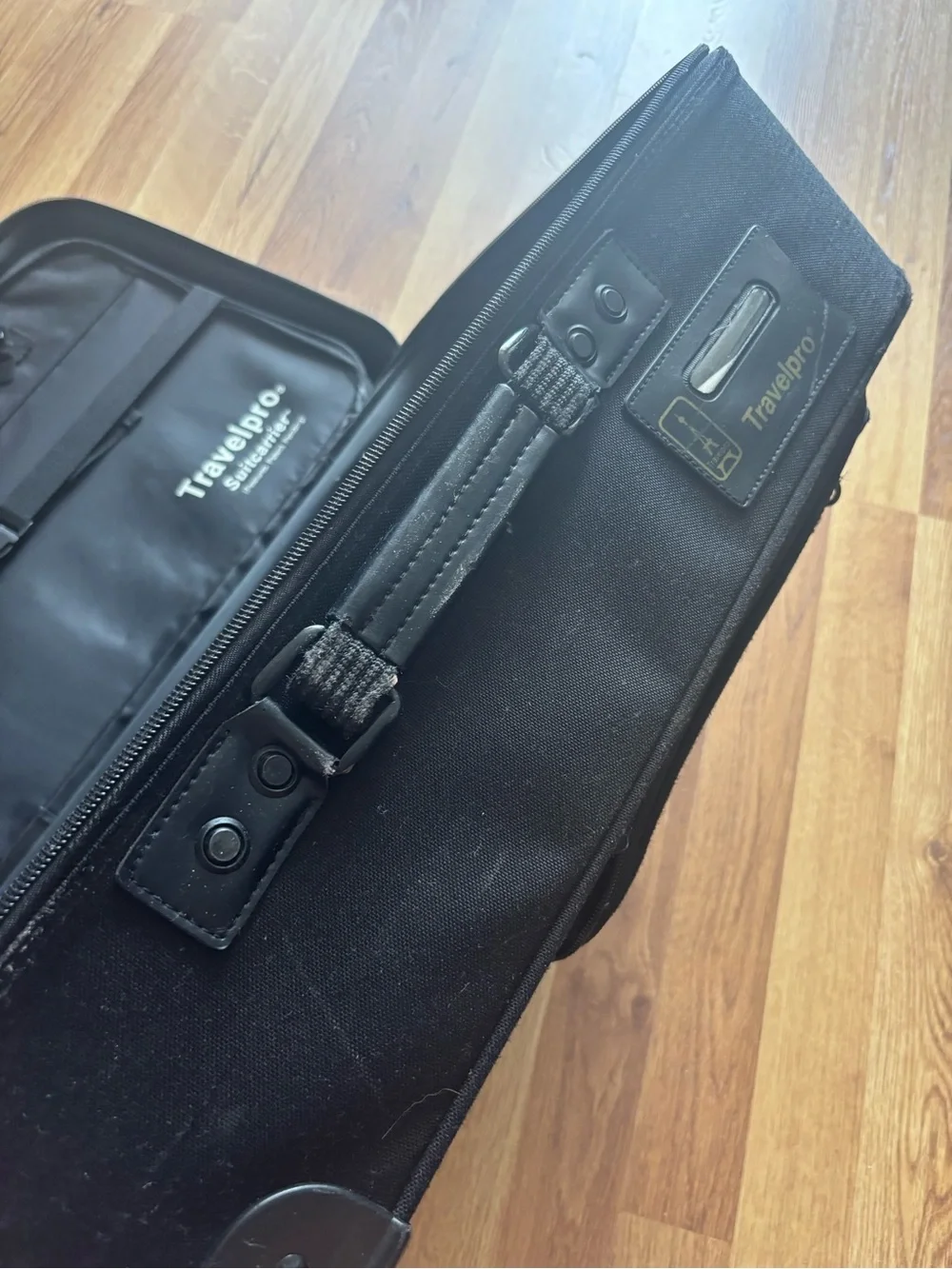 Travelpro B5 crew suitcase with rare sliding handle